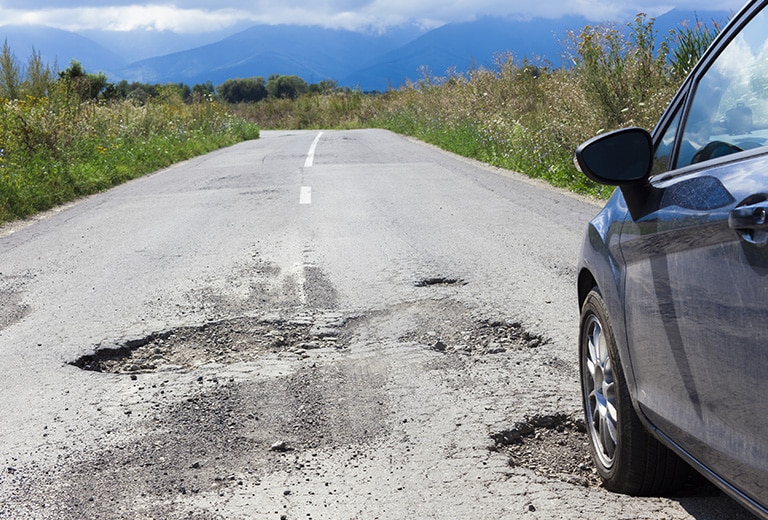 ¿Qué hacer si se detectan carreteras en mal estado o señales ilegibles?