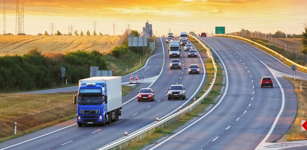 Muchos conductores evitan adelantar a camiones o lo hacen de forma rápida y con miedo.