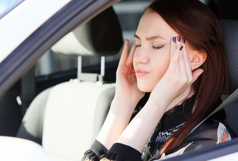 Si te duele la cabeza a volante, estas pueden ser las causas