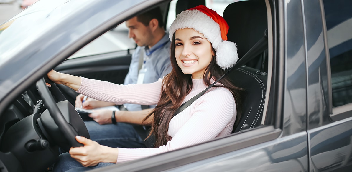 Viaja tranquilo esta Navidad. Prepara tu coche con estas verificaciones clave para garantizar la seguridad en tus desplazamientos festivos. ¡Felices fiestas!
