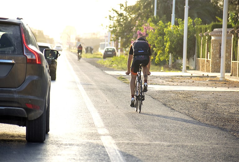 ¿Sabes cómo actuar al volante ante la presencia de un ciclista?