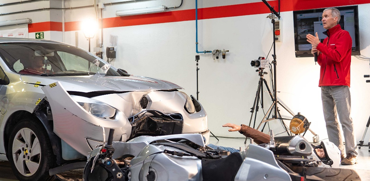 Airbag para motoristas: 7 de cada 10 aseguran sentirse más seguros CESVIMAP y Fundación MAPFRE han realizado diferentes pruebas dinámicas con más de 80 motociclistas de un amplio abanico de edades