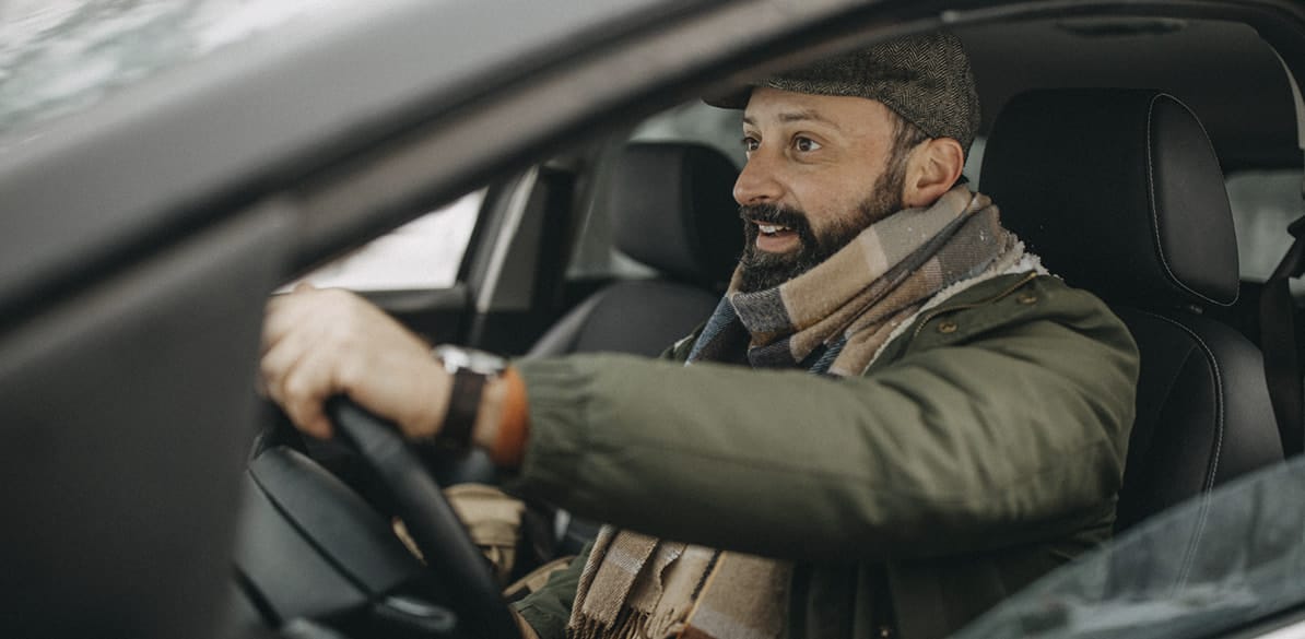 Un comportamiento habitual es ver a conductores con el abrigo puesto o con una bufanda alrededor del cuello ¿afecta esto a la seguridad en la conducción?