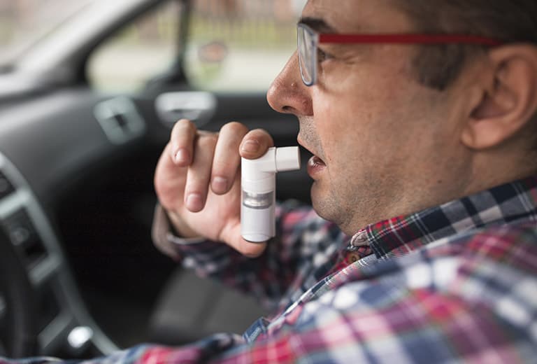 ¿Cómo reaccionar si se sufre un ataque de asma al volante?
