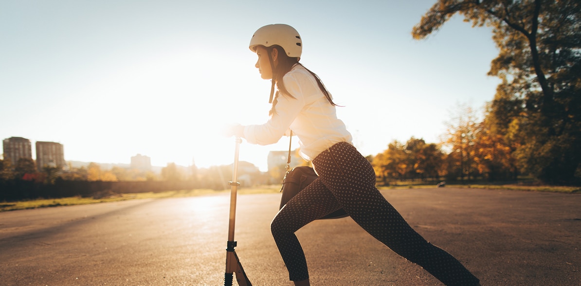 El casco, un elemento fundamental con la última tecnología para ciclistas y usuarios de patinetes eléctricos