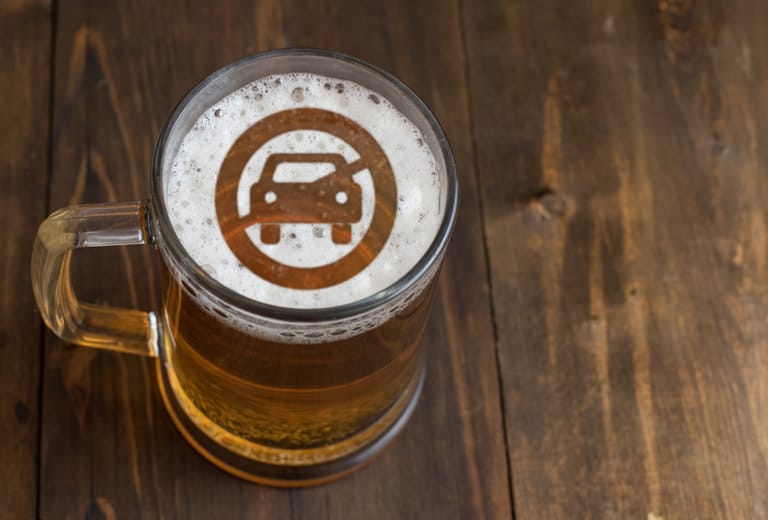 ¿Pone un vaso de cerveza en riesgo tu seguridad al volante?