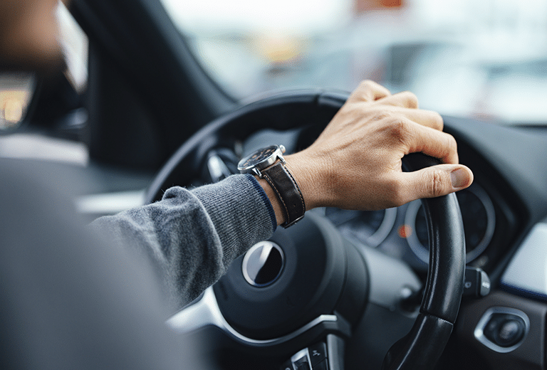 El coche sigue siendo el medio de transporte favorito por los españoles para ir al trabajo