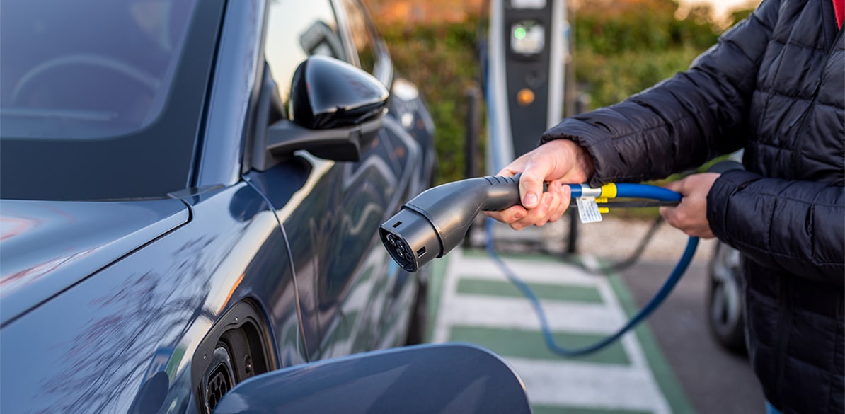 ¿Los coches eléctricos también deben pasar la ITV? ener el coche listo para esta estación del año resulta fundamental ante las cambiantes condiciones a las que hay que hacer frente.