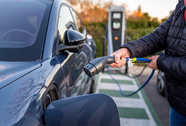 ¿Los coches eléctricos también deben pasar la ITV?