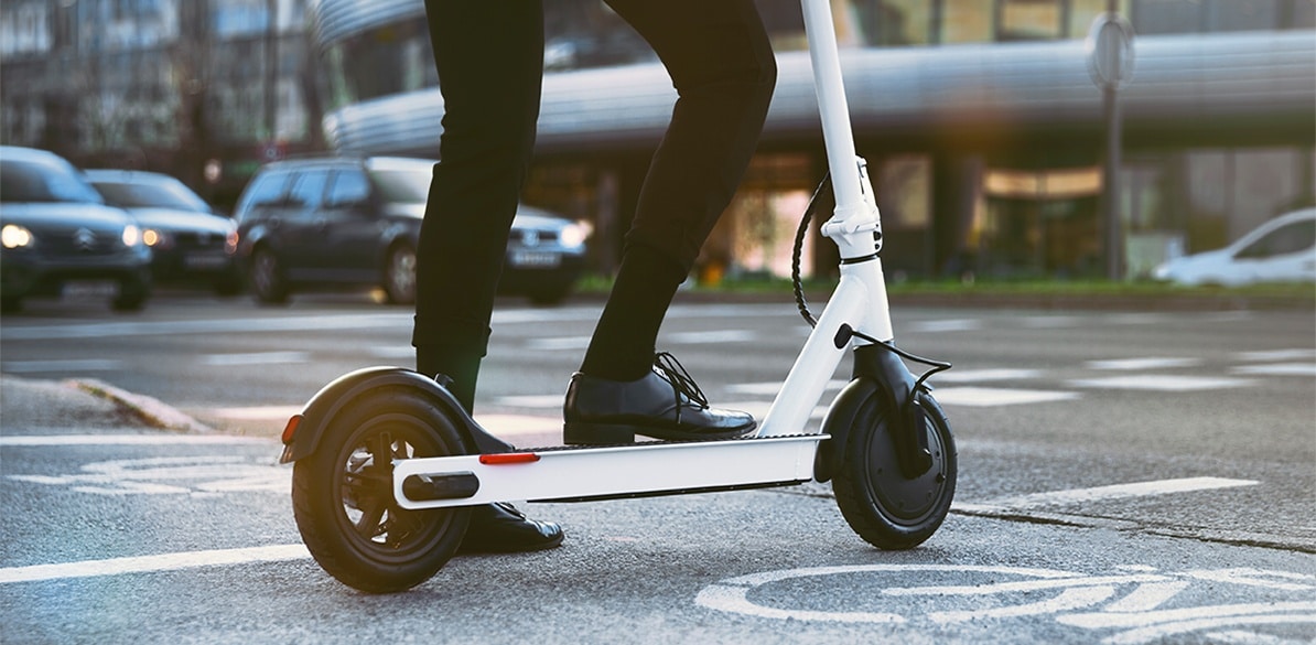 Pon a prueba tus conocimientos sobre circulación con patinetes eléctricos en nuestro test Los conductores deben cumplir con una serie de medidas de seguridad y respetar las normas de circulación. ¿Las conoces? Compruébalo en nuestro test y no corras riesgos.