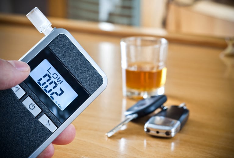 Dispositivo de bloqueo por detección de alcohol