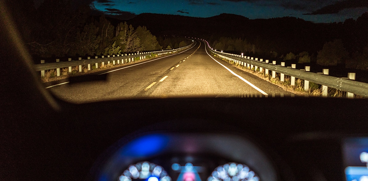 Errores que debes evitar cuando conduces de noche