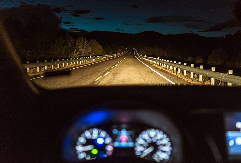 Errores que debes evitar cuando conduces de noche