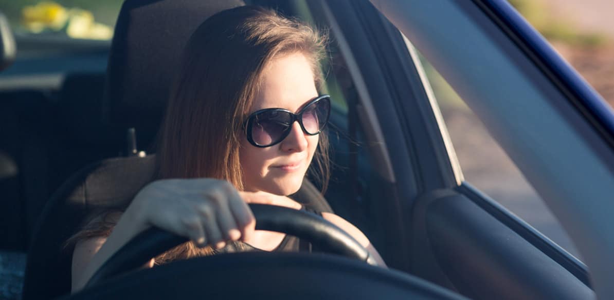 Todos somos conscientes de la importancia de la vista para conducir. En verano, debido al sol, es recomendable utilizar unas gafas de sol adecuadas.