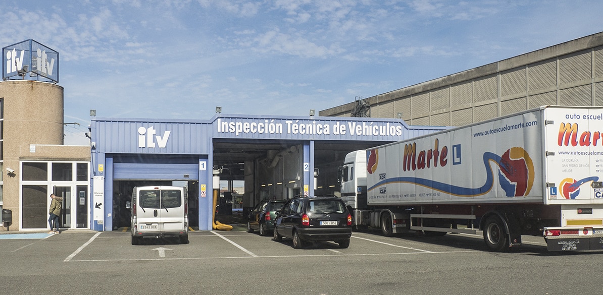 Vehículos con más defectos graves en la ITV Las ambulancias y taxis son los vehículos con un mayor porcentaje de ITV favorables, y las furgonetas y camiones son los que peor se encuentran.