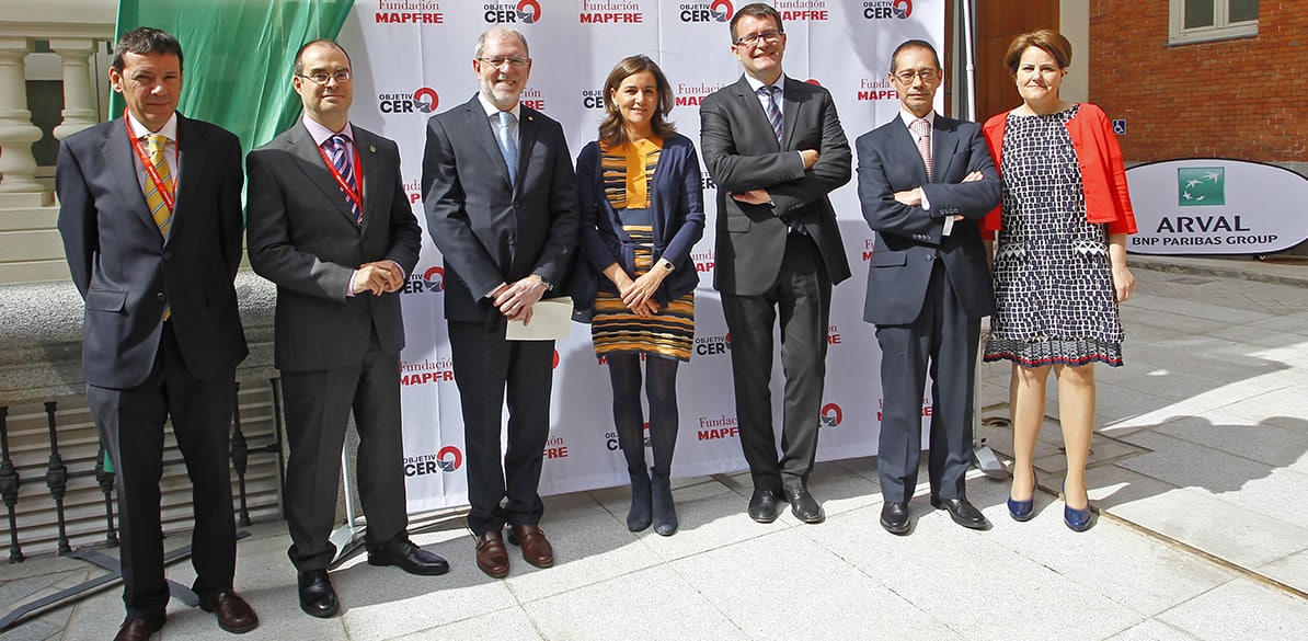 1º Jornada de Seguridad vial: Cómo ayudar a las empresas a reducir riesgos viales en su entorno Arval y Fundación MAPFRE han organizado la 1º Jornada de Seguridad vial: Como ayudar a las empresas a reducir riesgos viales en su entorno