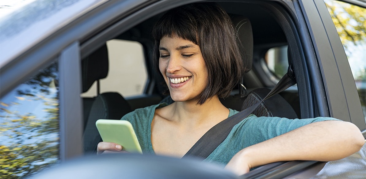 Dos de cada diez jóvenes europeos ven videos mientras conducen El 23% de los menores de 35 años reconoce que visualiza vídeos mientras conduce, tal y como recoge el estudio realizado por Fundación VINCI Autoroutes
