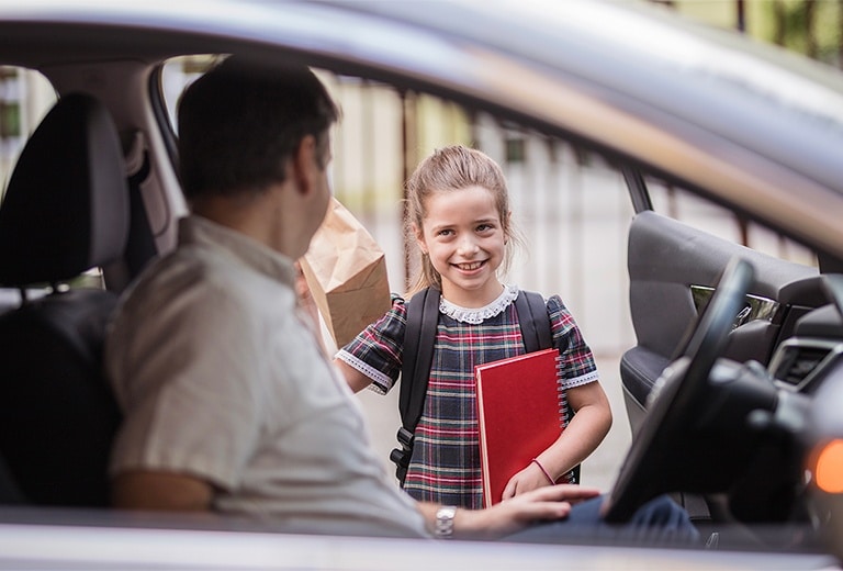 ¿Llevas a tus hijos al colegio? Sigue estos consejos para una vuelta segura