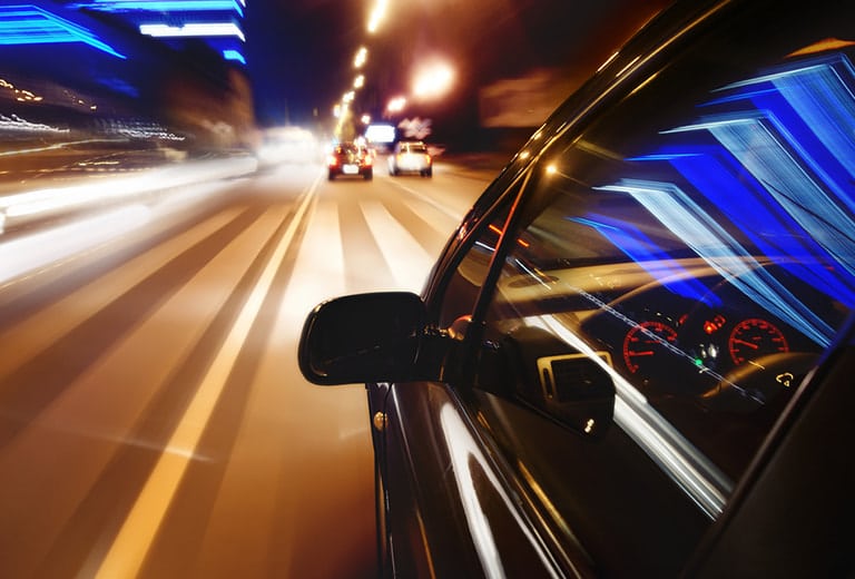¿Se pueden montar luces led en un automóvil?