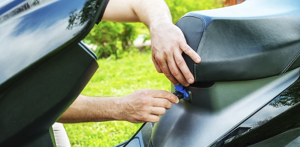 ¿Pensando en moverte en moto eléctrica? No te pierdas estos consejos para disfrutar de este vehículo con seguridad.