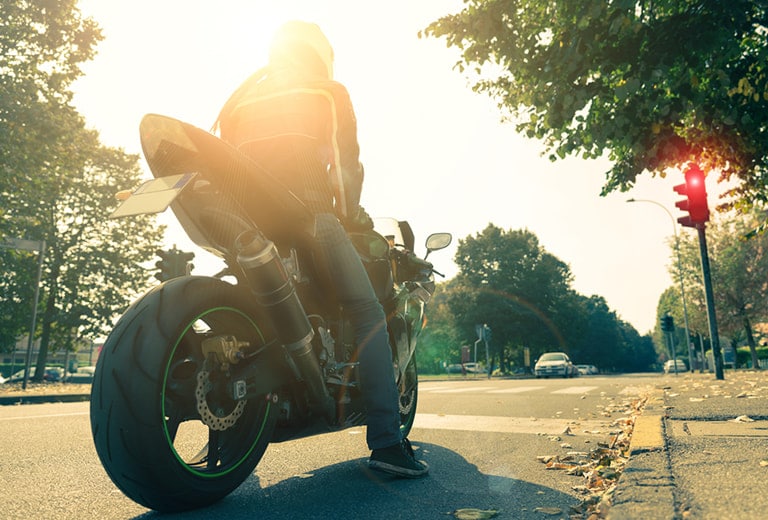 Motociclistas, ¿qué hacer para ser más visibles en la carretera?