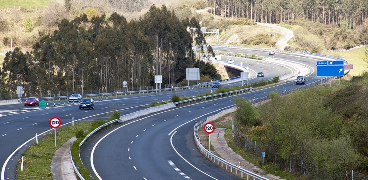 Hablamos de todo lo que no debes hacer cuando conduces por autopista.