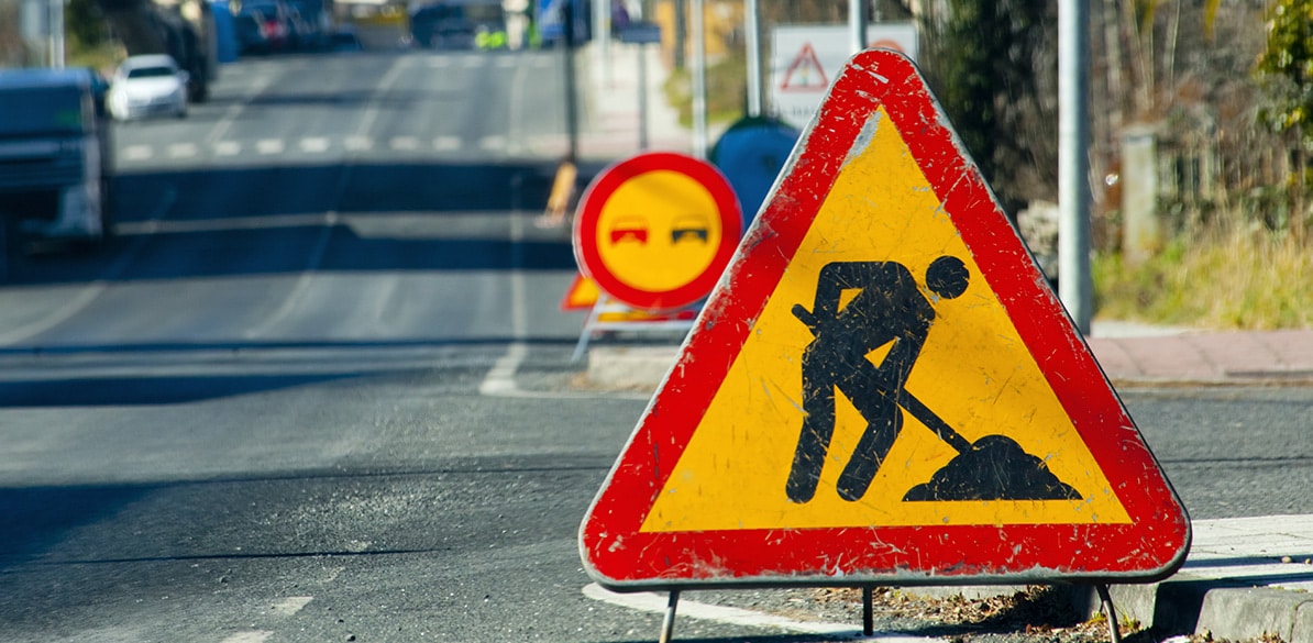 Extremar la precaución cuando se circula por tramos de obras es vital, tanto para nuestra seguridad como para la seguridad del personal que está trabajando.