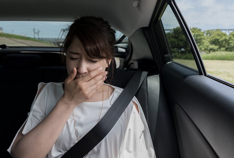 Once consejos para no marearse en el coche