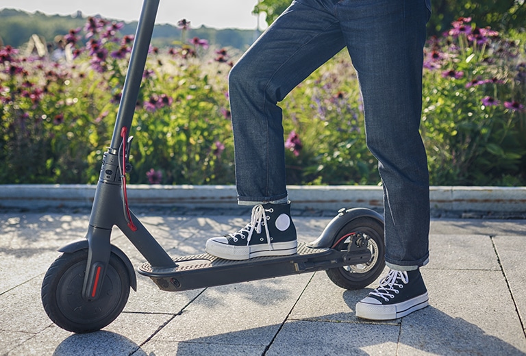 Veinte recomendaciones clave si has recibido el regalo estrella de esta Navidad: un patinete eléctrico