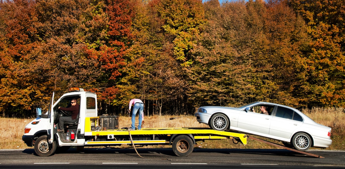 Protocolo auxilio en carretera: cómo actuar sin correr riesgos La DGT ha elaborado una guía de actuación donde se establecen los requisitos mínimos de seguridad.