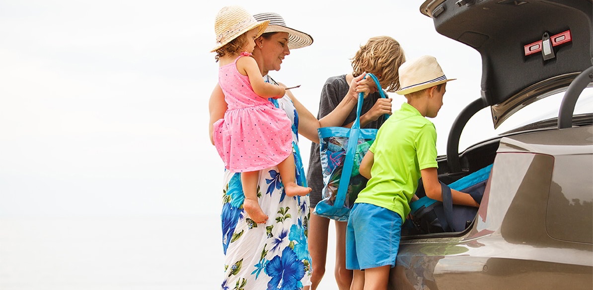 A continuación, te ofrecemos algunos consejos para disfrutar de la playa y proteger tu vehículo