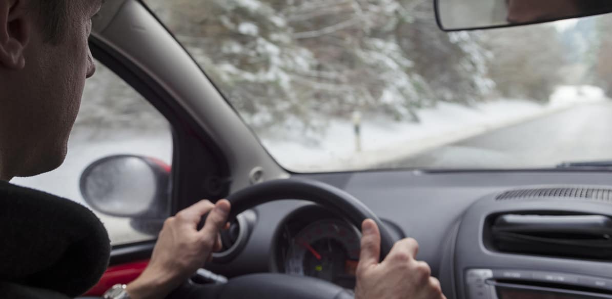 Después de haber llovido o nevado, no es raro encontrarse con hielo cuando hay bajas temperaturas.