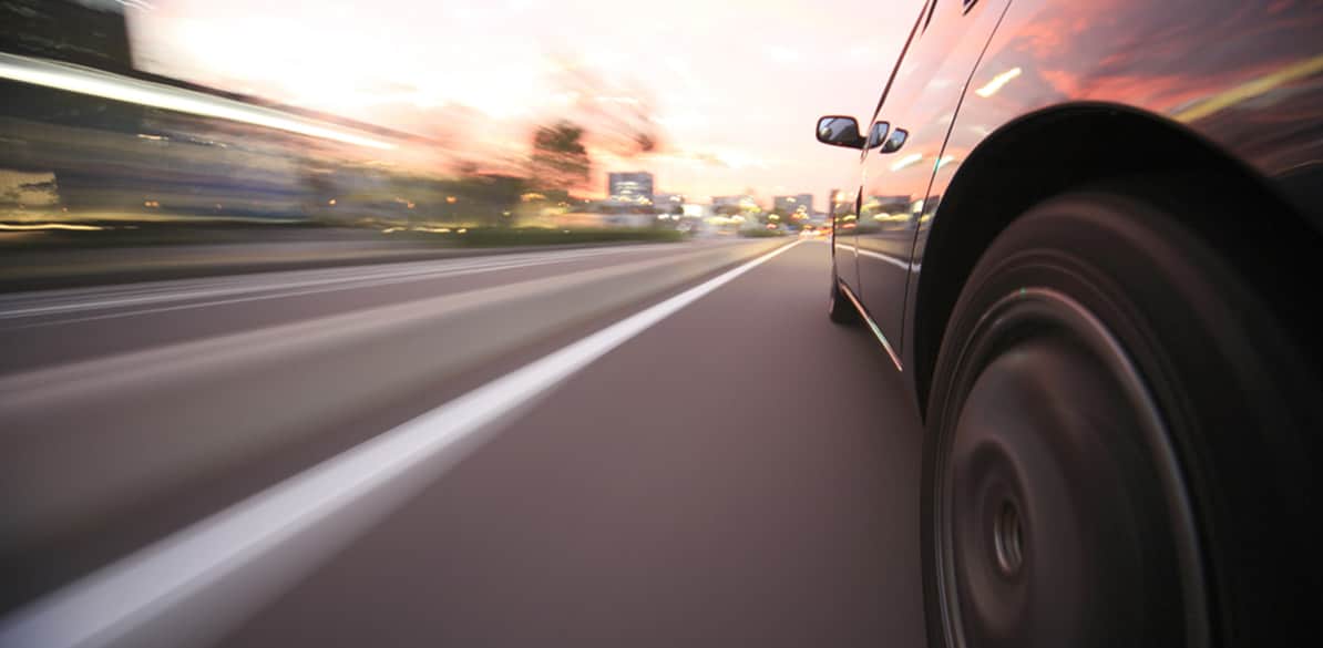 ¿Cuándo superar el límite de velocidad puede suponer un delito? Se considera que ir a ciertas velocidades ya es sinónimo de cometer un delito que pueden conllevar graves consecuencias.