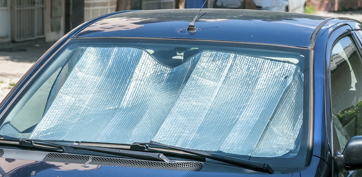 El automóvil no es ajeno a las altas temperaturas, y aunque están preparados para soportar el calor, muchos componentes se ven afectados.<br />
