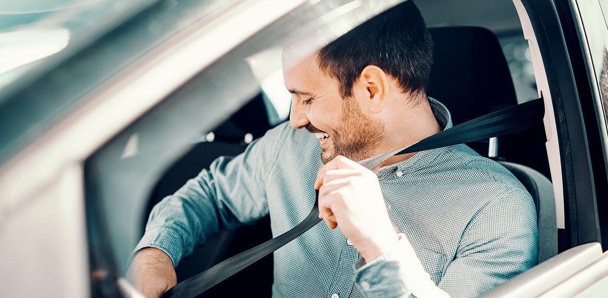 El cinturón de seguridad es de los dispositivos de seguridad más importantes de un automóvil.