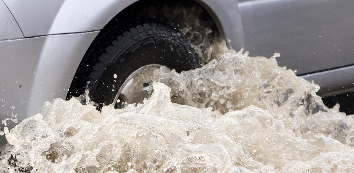 ¿Sabes cómo actuar con tu coche ante lluvias torrenciales?