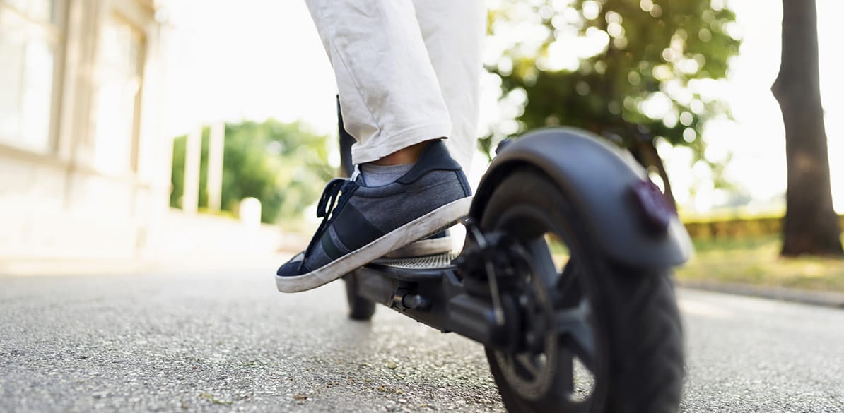 Ya sabemos que te gusta desplazarte en patinete eléctrico por la ciudad, pero ¿lo haces de la forma correcta?