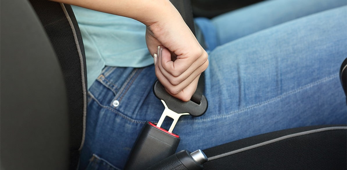 Uso correcto del cinturón de seguridad Como ya sabemos, el cinturón de seguridad es la herramienta más eficaz en la prevención de las consecuencias de accidentes de tráfico