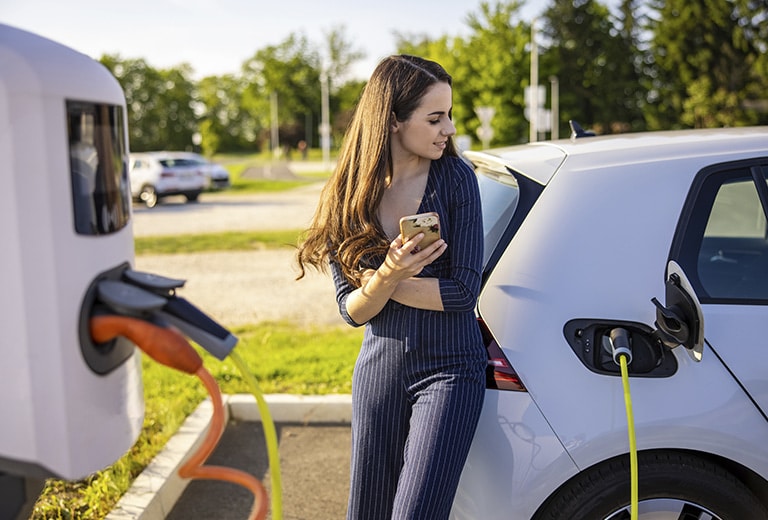 Llegan las “Zonas de Bajas Emisiones”: ¿tiene España la infraestructura adecuada para los vehículos eléctricos?