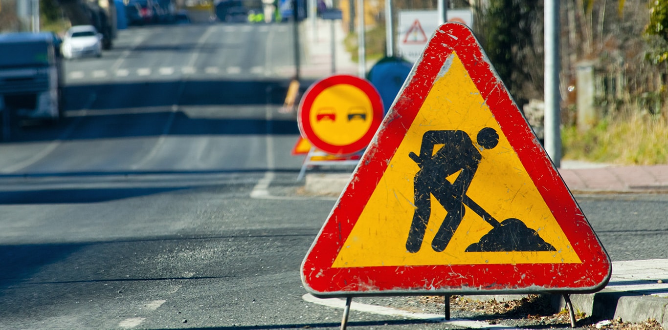 Extremar la precaución cuando se circula por tramos de obras es vital, tanto para nuestra seguridad como para la seguridad del personal que está trabajando.