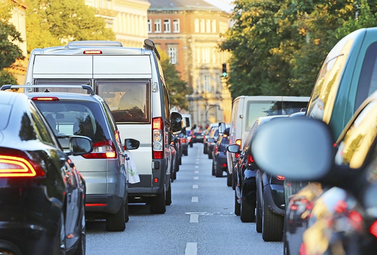 Conforme a la Ley, los municipios de más de 50.000 habitantes deben contar con estas áreas de circulación restringida para vehículos contaminantes.