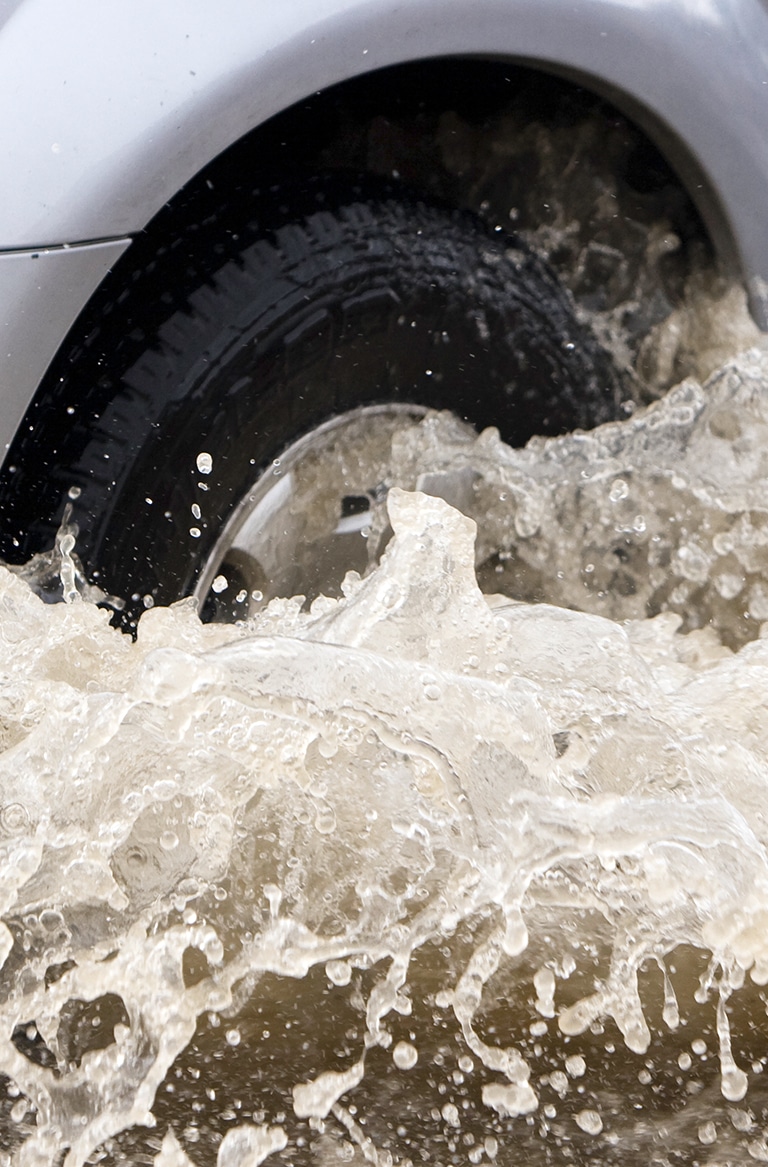 ¿Sabes cómo actuar con tu coche ante lluvias torrenciales?